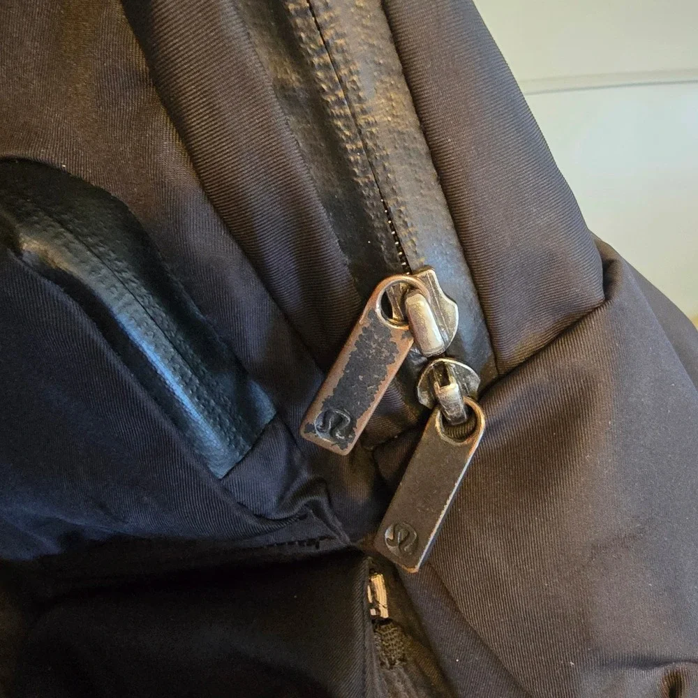 Rare Out Of Print Lululemon Cruiser Backpack Bag Black Pockets‎ Zip